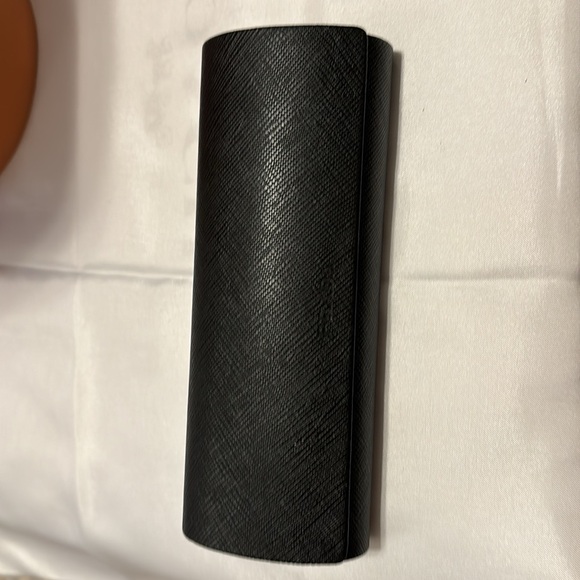 New with the case PRADA eyeglasses frame - Picture 3 of 3